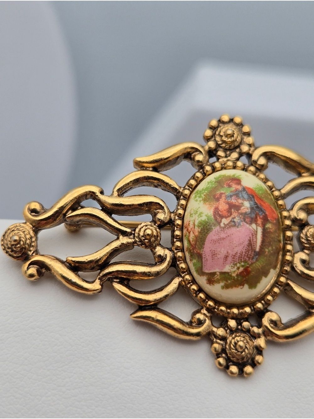 Victorian Style Cameo Bar Brooch Courting Couple Porcelain Gold Tone 2.5" - Picture 6 of 12